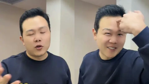 球迷遭飞车党枪顶脑门
